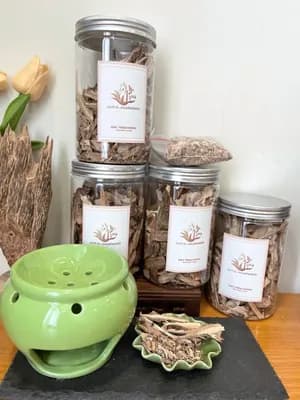 Vụn trầm hương + xát tỉa sợi trầm hương dùng xay làm nhang, xông, đốt tự nhiên [ Hộp 100g]