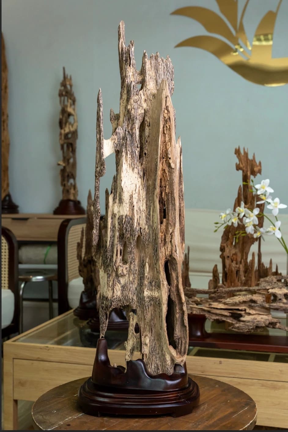 Trầm Cảnh Nguyên Khối Tự Nhiên Cao 87cm – Trầm Hương Cảnh Phong Thủy Cao Cấp Việt Nam